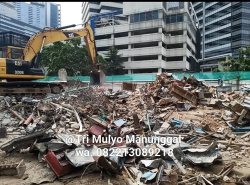 Bongkar Bangunan Gudang Jakarta Timur Cepat & Efisien